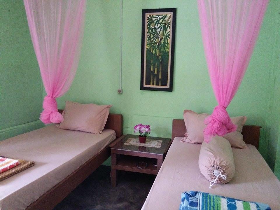 فندق Timbanglawangفي  Orchid Bungalow & Restaurant المظهر الخارجي الصورة