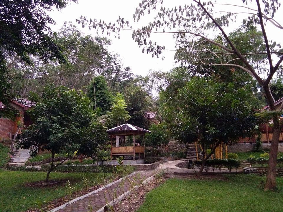 فندق Timbanglawangفي  Orchid Bungalow & Restaurant المظهر الخارجي الصورة