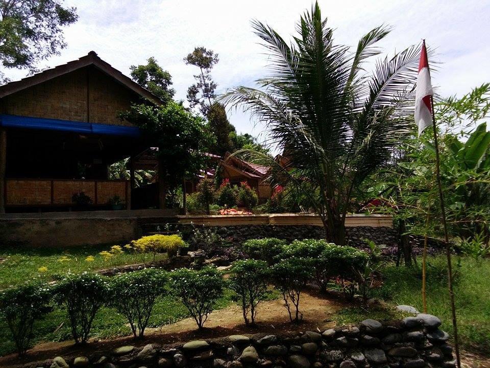 فندق Timbanglawangفي  Orchid Bungalow & Restaurant المظهر الخارجي الصورة